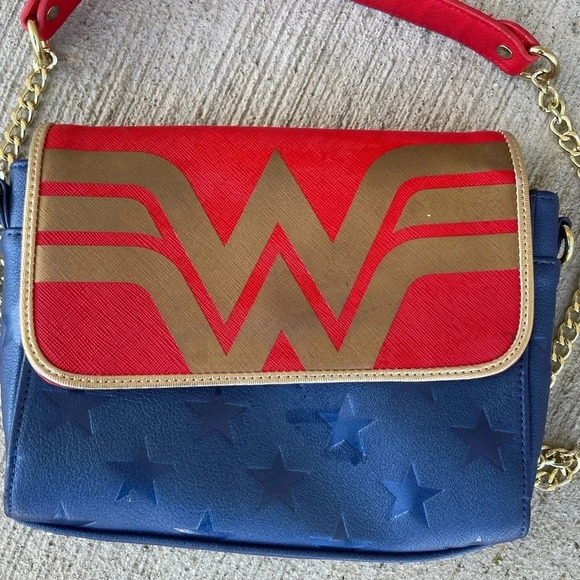 Loungefly x DC Wonder Woman Crossbody Bag Marvel Comics Classic Justice League - Picture 2 of 6